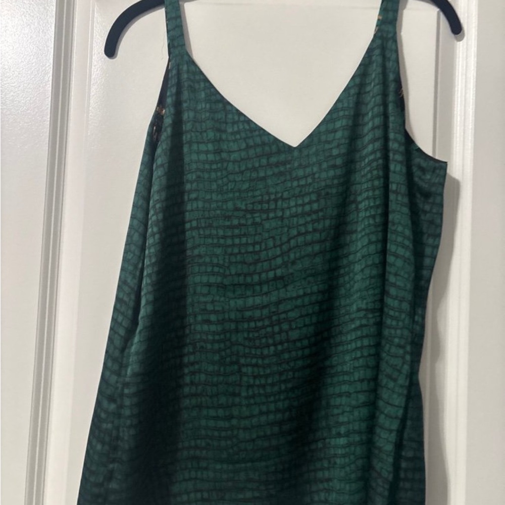 White House Black Market reversible V-Neck Cami